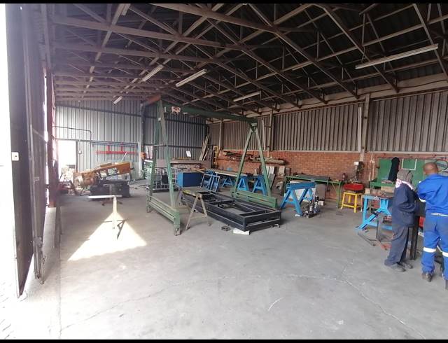 1,335M² WAREHOUSE FOR SALE IN ANDERBOLT